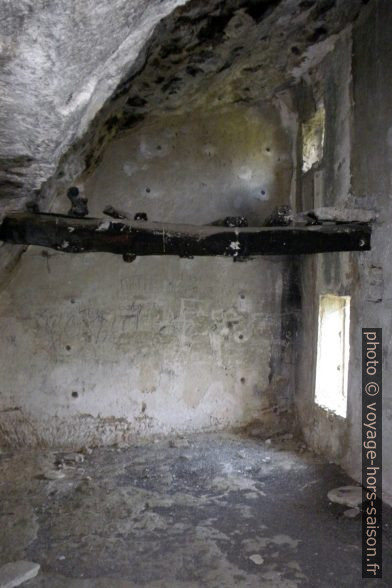 Dans une habitation troglodytique du Vallon de la Sénancole. Photo © André M. Winter