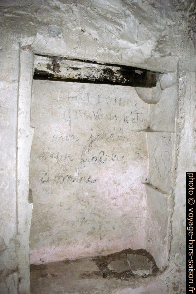Étagère murée dans une habitation troglodytique. Photo © André M. Winter