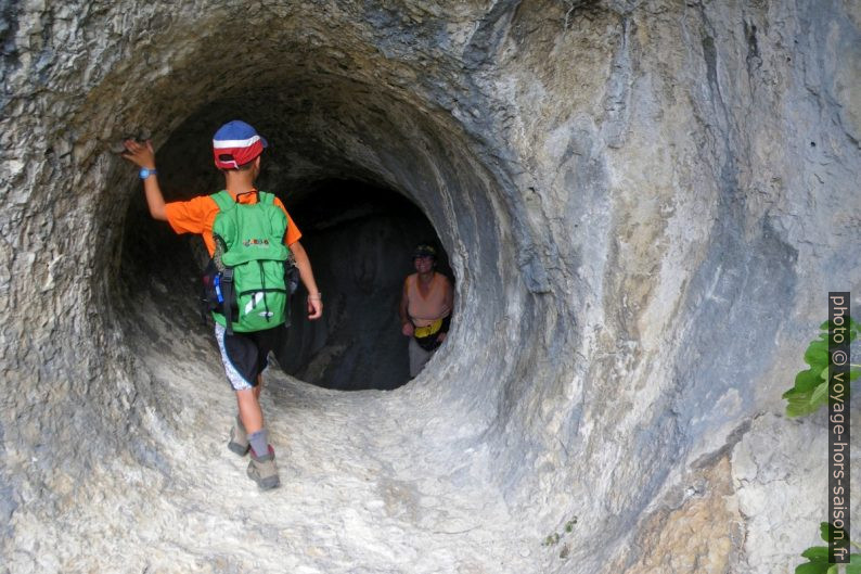 Une grotte de la Sénancole. Photo © André M. Winter