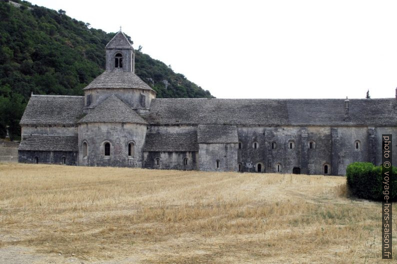 Abbaye de Sénanque en 2009 sans lavandes devant. Photo © Veronika Schnablegger