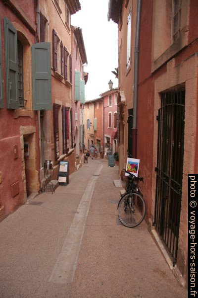 Rue Richard Gasteau à Roussillon. Photo © André M. Winter