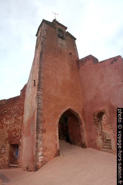 Beffroi de Roussillon. Photo © André M. Winter