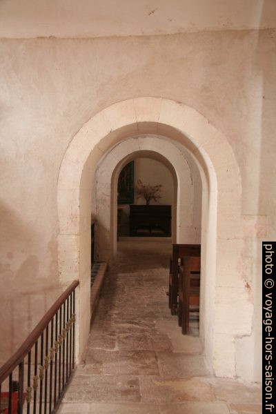 Bas-côtés très bas et petits de l'église Saint-Michel. Photo © André M. Winter