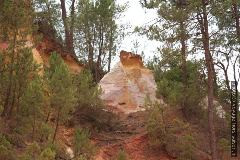 Ocre blanche à Roussillon. Photo © André M. Winter