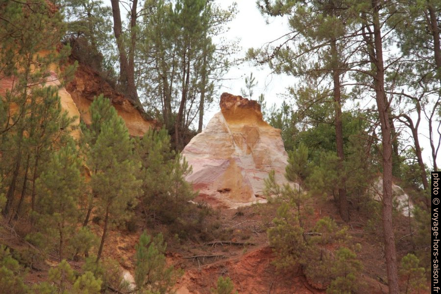 Ocre blanche à Roussillon. Photo © André M. Winter