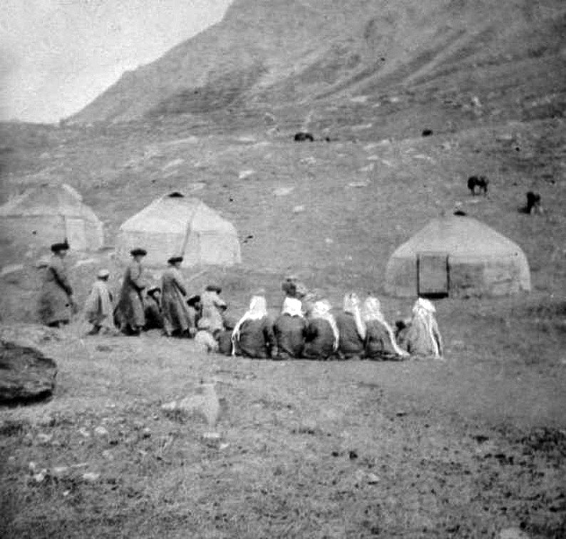 L'aoul kirghize de Kaënde. Photo CCNCSA Jules Brocherel, Società Geografica Italiana Onlus