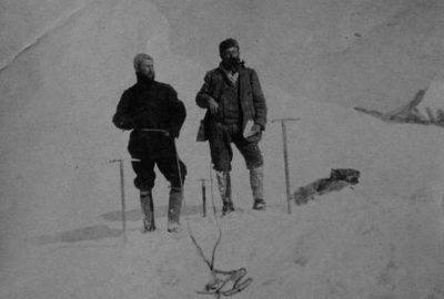 Scipione Borghese et Matthias Zurbriggen au col d'Ak-Moïnok. Photo CCNCSA Jules Brocherel, Società Geografica Italiana Onlus