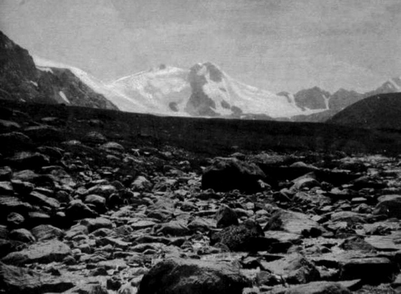 Vue du Col d'Otrouk. Photo CCNCSA Jules Brocherel, Società Geografica Italiana Onlus