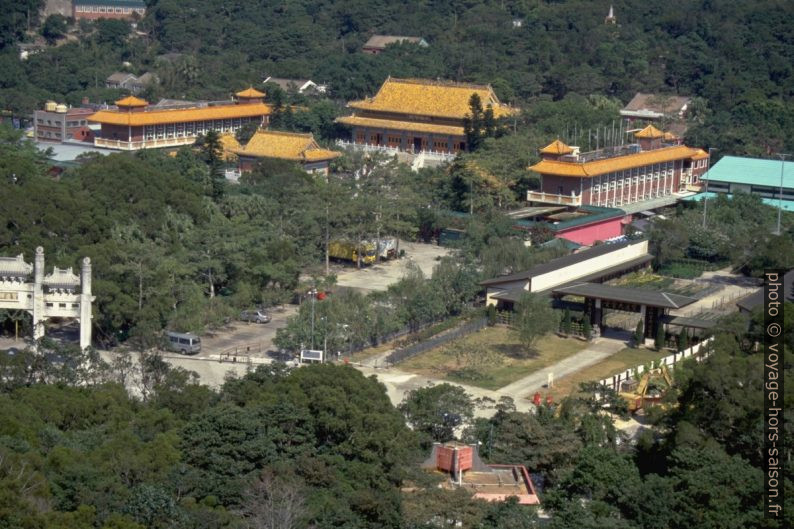 Le monastère de Po Lin sur l'Île de Lantau . Photo © André M. Winter