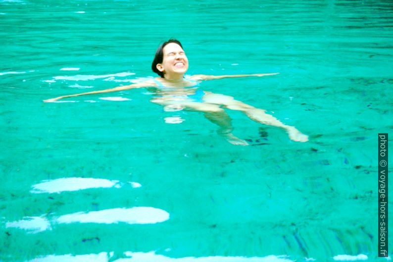 Alex dans le Crystal Pool de Khlong Thom. Photo © André M. Winter