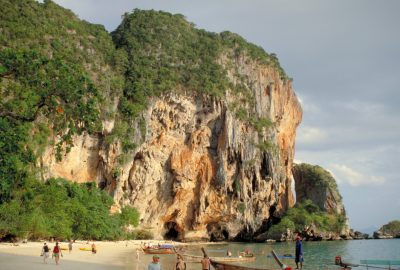 Ao Phra Nang lors du coucher du soleil. Photo © André M. Winter