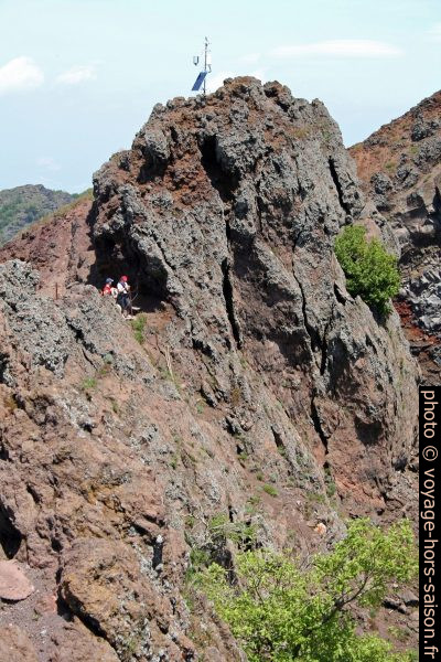 Point de vue dans le cratère du Vésuve. Photo © André M. Winter