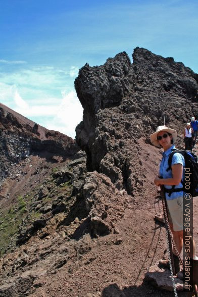 Alex sur le cratère du Vésuve. Photo © André M. Winter