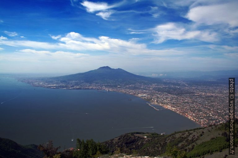 Le Golfe von Naples et le Vésuve. Photo © André M. Winter