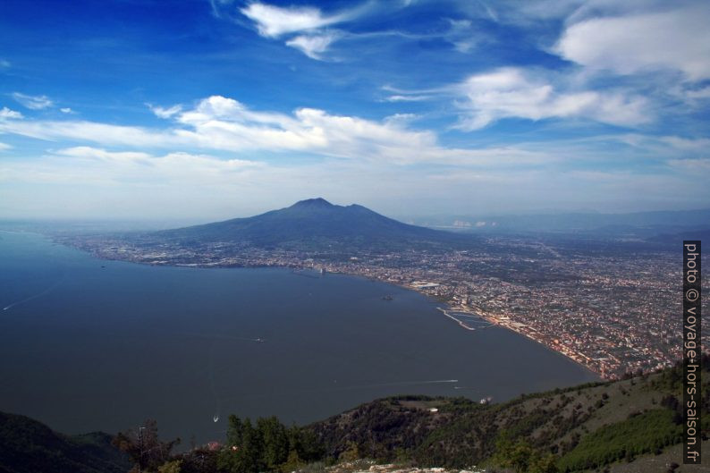 Le Golfe von Naples et le Vésuve. Photo © André M. Winter