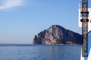 Punta del Capo et le Monte Tiberio de Capri. Photo © André M. Winter