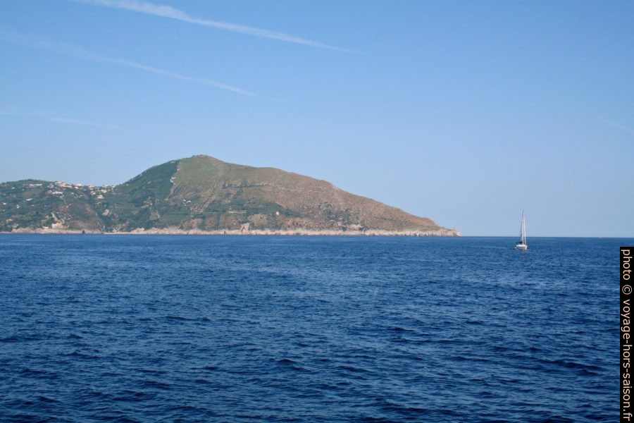 Le Monte San Constanzo et la Punta Campanella. Photo © André M. Winter