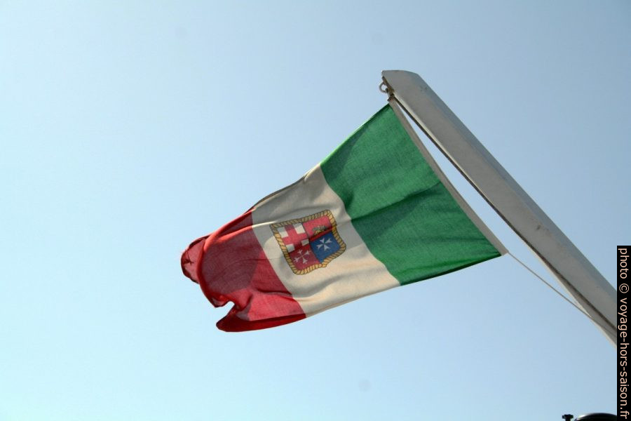Drapeau italien marin . Photo © André M. Winter