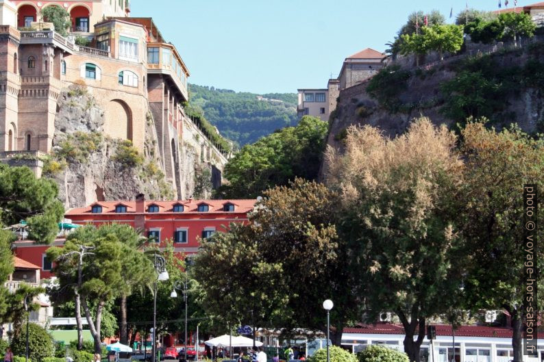 Les gorges de Sorrente débouchent dans la Marina Picola. Photo © André M. Winter