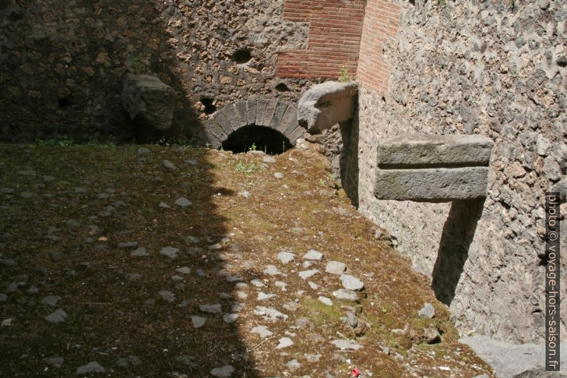 Chambre des thermes du forums. Photo © André M. Winter