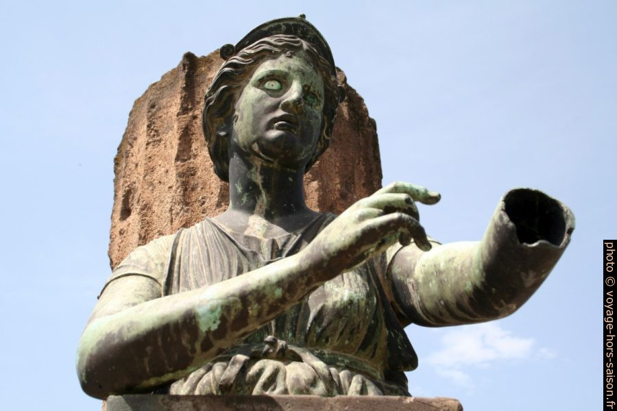 Statue en bronze de Diane. Photo © André M. Winter