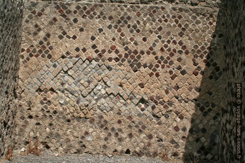 Mur de type Opus Reticulatum. Photo © André M. Winter