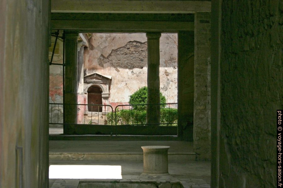 Niche dans la cour de la Casa del Poeta Tragico. Photo © André M. Winter