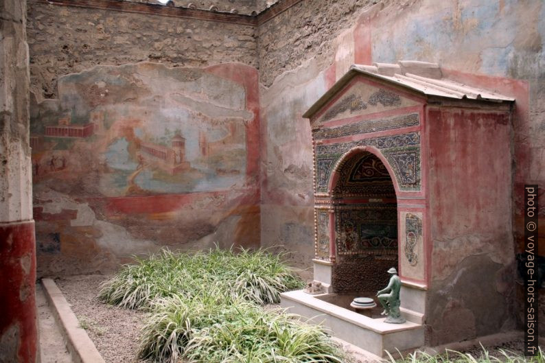 Nymphée et peintures de la Casa della Fontana piccola. Photo © André M. Winter