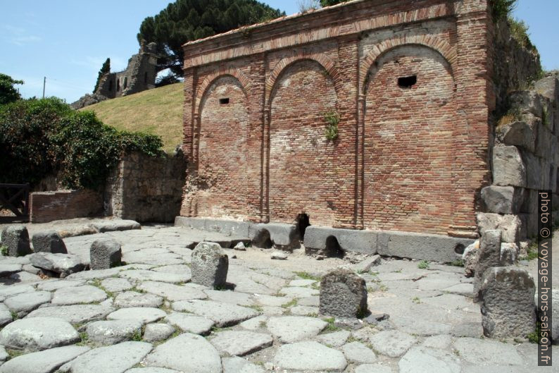 Castellum Aquae de Pompéi. Photo © André M. Winter