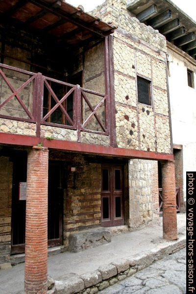 La Casa a Graticcio. Photo © André M. Winter