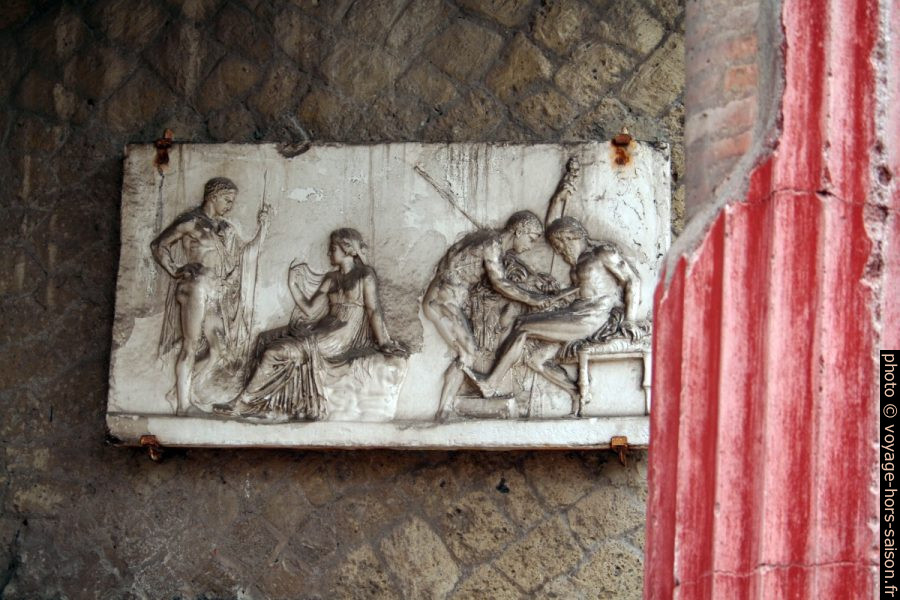 Bas-relief de Télèphe à Herculanum. Photo © André M. Winter