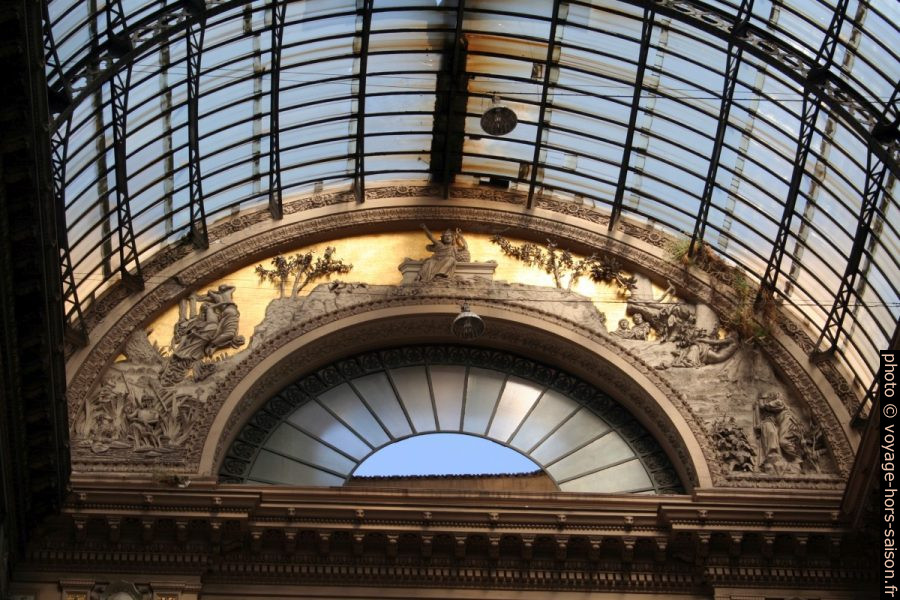 Couverture de la Galleria Umberto I. Photo © André M. Winter