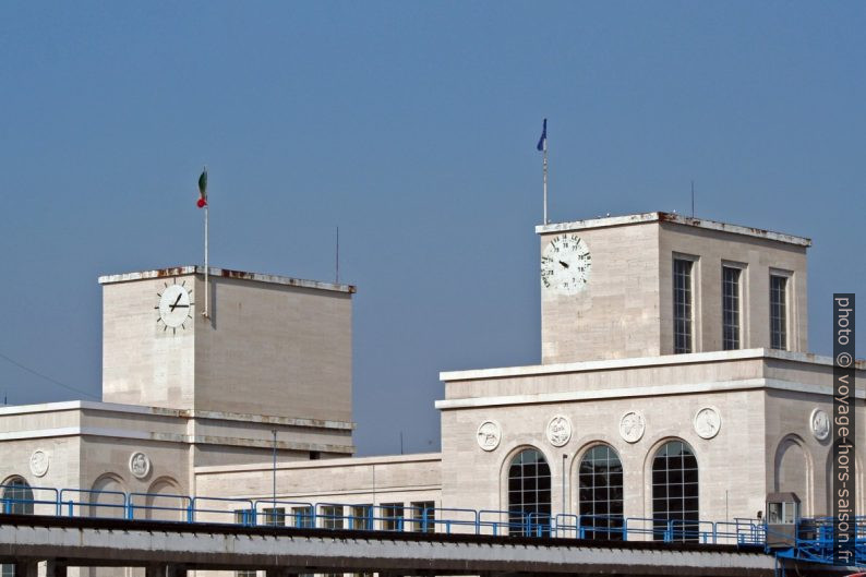 Molo Angioino della Stazione Marittima di Napoli. Photo © André M. Winter