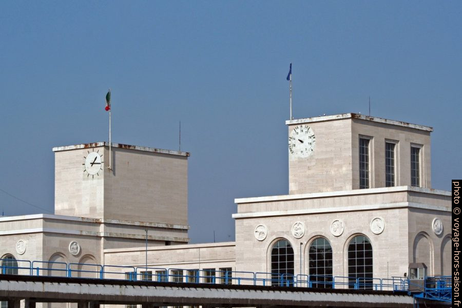 Molo Angioino della Stazione Marittima di Napoli. Photo © André M. Winter