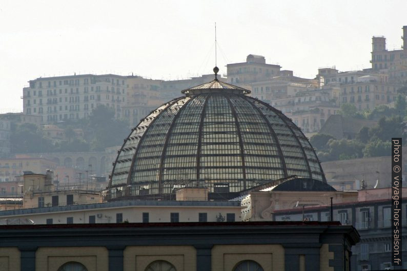 Couple de verre de la Galleria Umberto I. Photo © André M. Winter