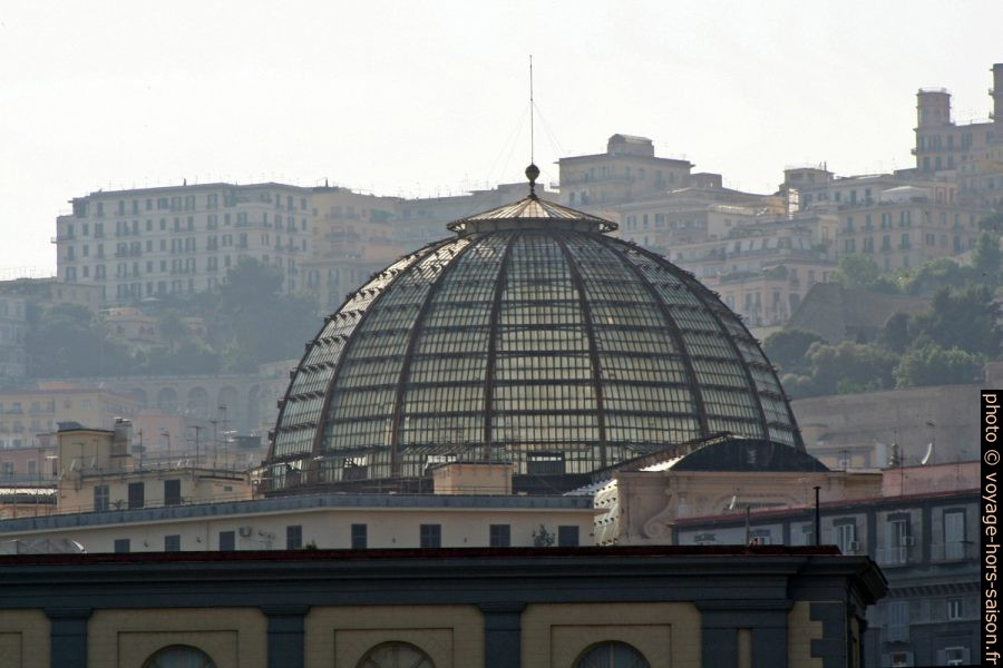 Couple de verre de la Galleria Umberto I. Photo © André M. Winter