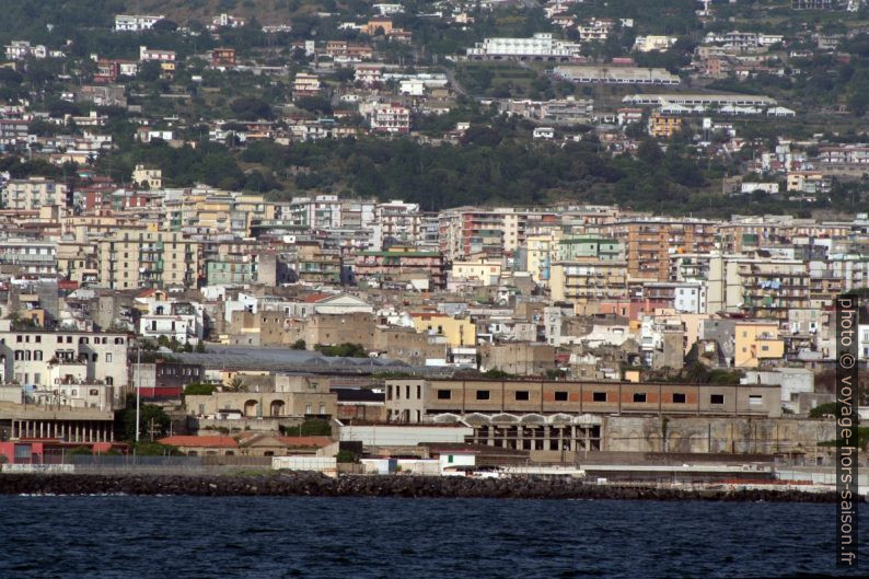 La ville moderne d'Ercolano. Photo © André M. Winter