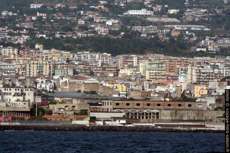 La ville moderne d'Ercolano. Photo © André M. Winter