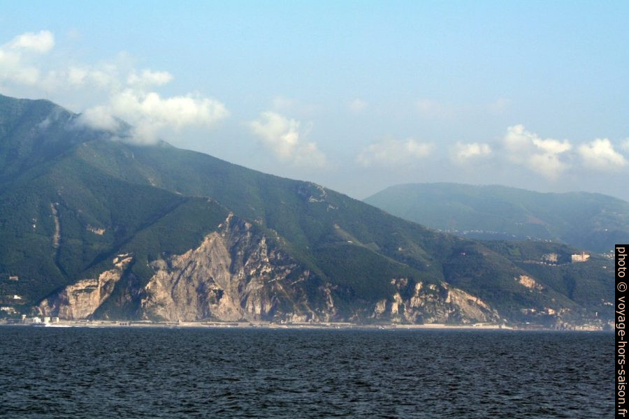 La côte à l'ouest de Castellammare. Photo © André M. Winter