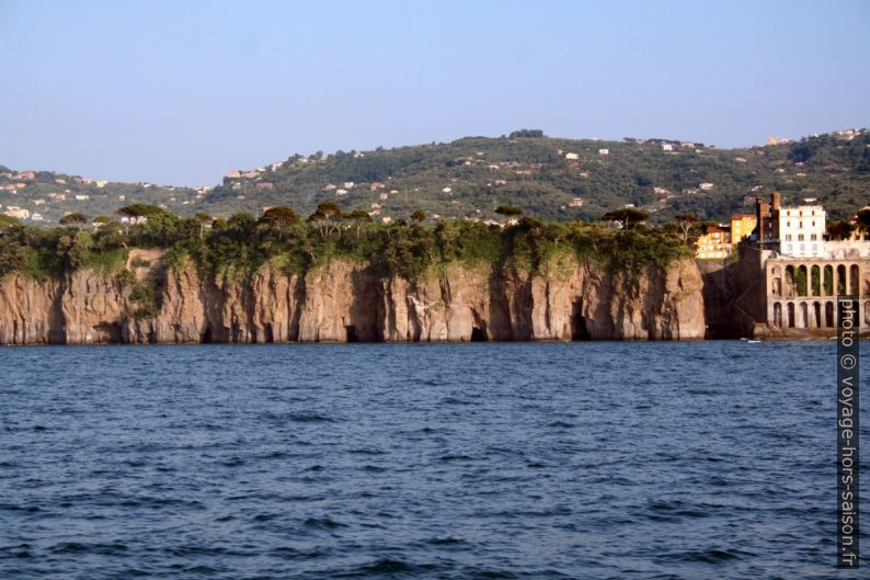 La côte verticale de Vico Equense. Photo © André M. Winter