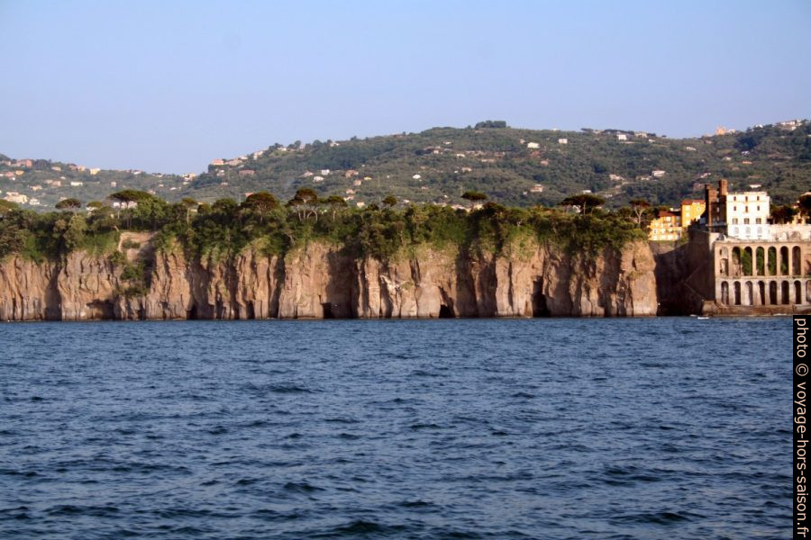 La côte verticale de Vico Equense. Photo © André M. Winter