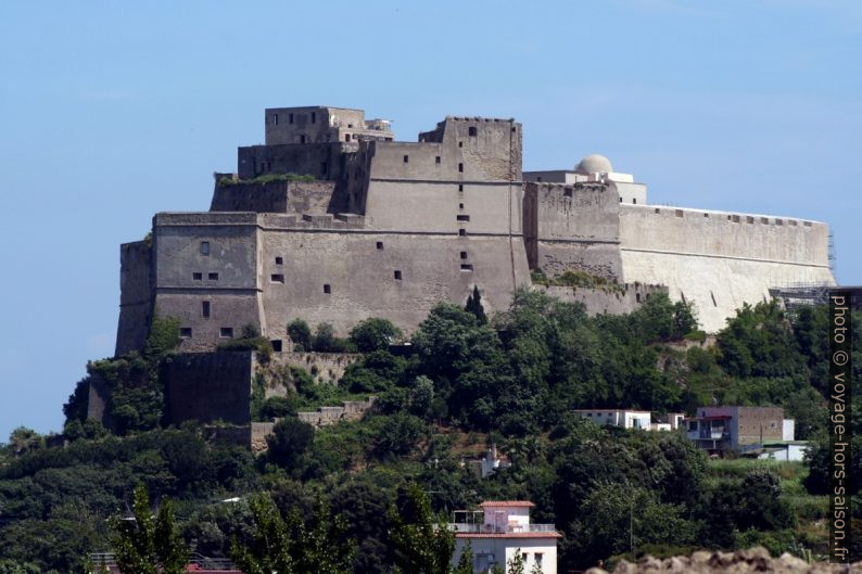 Château aragonais de Baia. Photo © André M. Winter