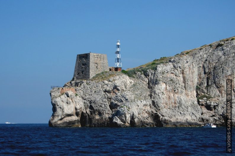 Punta Campanella avec phare. Photo © André M. Winter