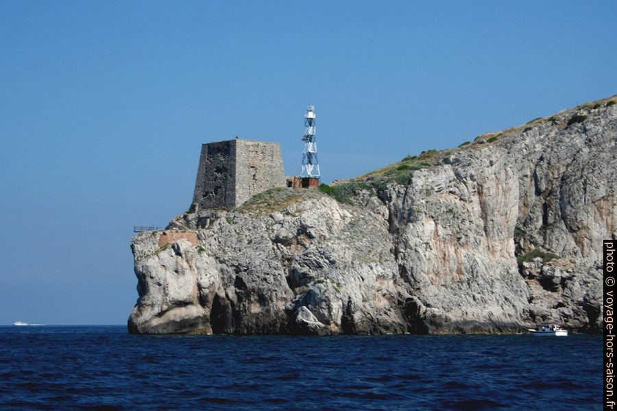 Punta Campanella avec phare. Photo © André M. Winter