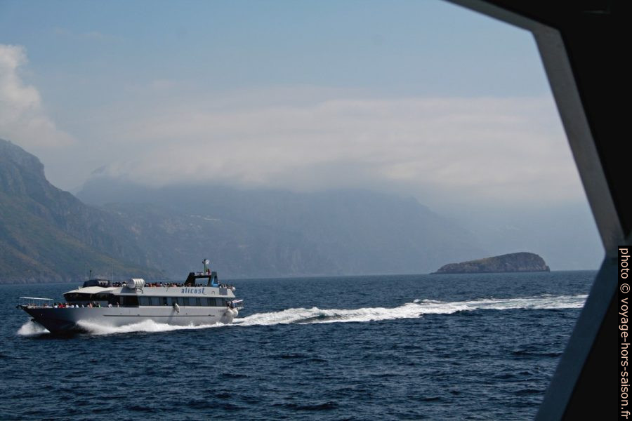 Ferry Alicost. Photo © André M. Winter