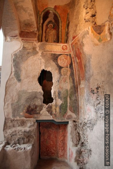 Traces de fresques romanes dans la cathédrale d'Amalfi. Photo © André M. Winter