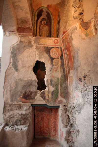 Traces de fresques romanes dans la cathédrale d'Amalfi. Photo © André M. Winter
