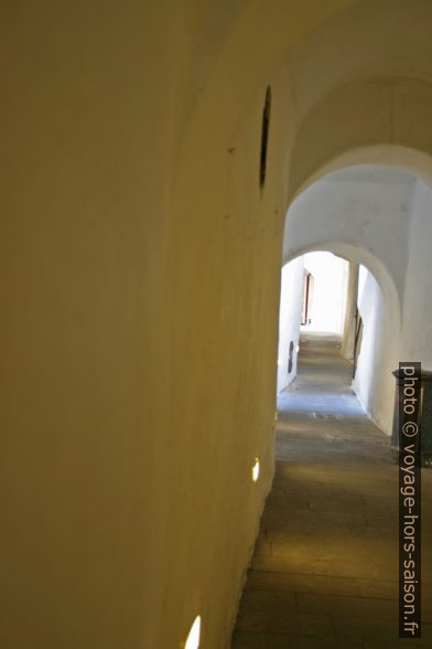 Couloir piéton parallèle aux rues dans le centre d'Amalfi. Photo © André M. Winter