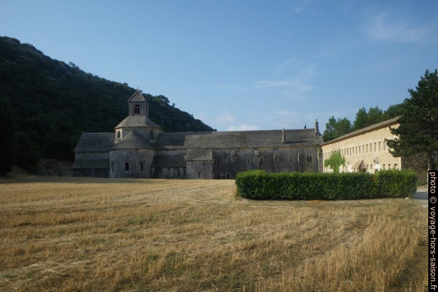 Abbaye de Sénanque sans lavandin en 2009. Photo © André M. Winter
