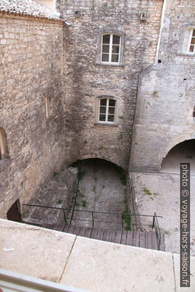 Sénancole coffrée dans l'Abbaye Sénanque. Photo © André M. Winter